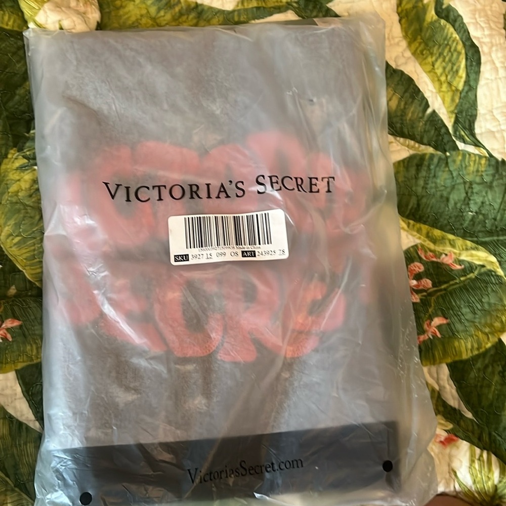 Victoria Secret sequin lip bag NEW